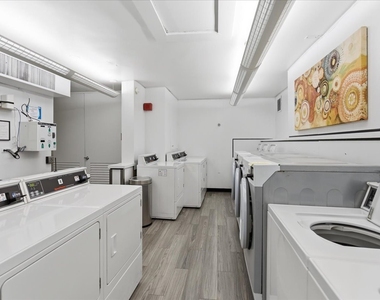 201 E Chestnut Street - Photo Thumbnail 29