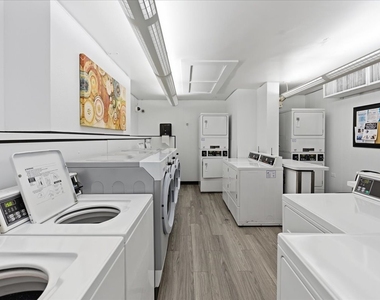 201 E Chestnut Street - Photo Thumbnail 30
