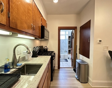 2821 W Shakespeare Avenue - Photo Thumbnail 5