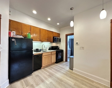 2821 W Shakespeare Avenue - Photo Thumbnail 2