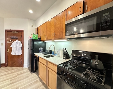 2821 W Shakespeare Avenue - Photo Thumbnail 6