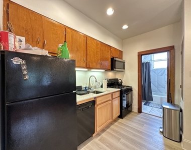 2821 W Shakespeare Avenue - Photo Thumbnail 4