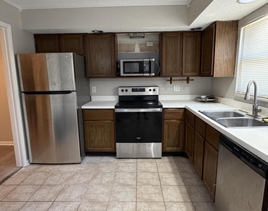 396 Regency Wood Drive - Photo Thumbnail 4