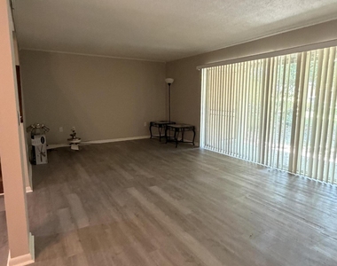 396 Regency Wood Drive - Photo Thumbnail 10