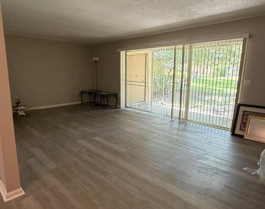 396 Regency Wood Drive - Photo Thumbnail 12