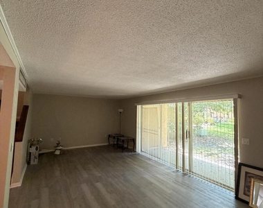 396 Regency Wood Drive - Photo Thumbnail 14