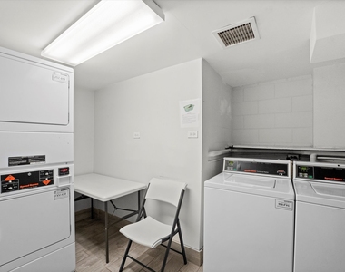 222 E Pearson Street - Photo Thumbnail 16
