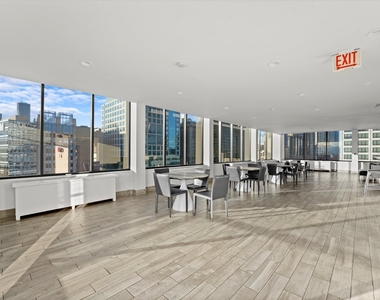 222 E Pearson Street - Photo Thumbnail 14