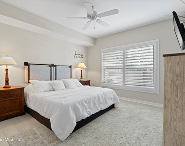 955 Registry Boulevard - Photo Thumbnail 11