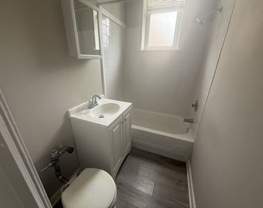 6912 N Ashland Boulevard - Photo Thumbnail 5