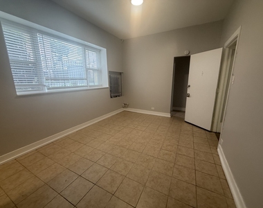 6912 N Ashland Boulevard - Photo Thumbnail 2