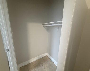 6912 N Ashland Boulevard - Photo Thumbnail 4