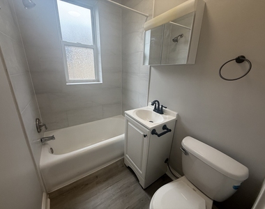 6912 N Ashland Boulevard - Photo Thumbnail 5