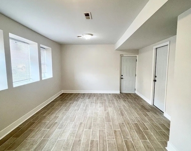 3939 W Iowa Street - Photo Thumbnail 7