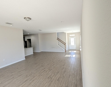 100 Golden Fern Dr Drive - Photo Thumbnail 4