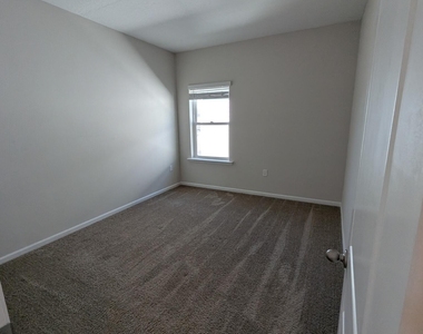 100 Golden Fern Dr Drive - Photo Thumbnail 18