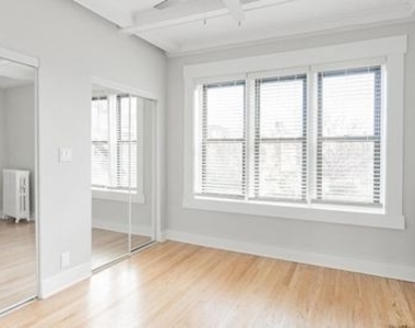 1409 E 61st Place - Photo Thumbnail 6