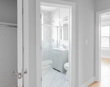 1409 E 61st Place - Photo Thumbnail 7