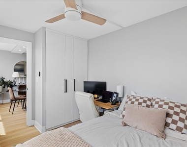 1355 N Sandburg Terrace - Photo Thumbnail 7