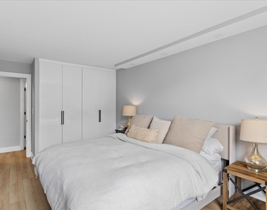 1355 N Sandburg Terrace - Photo Thumbnail 15