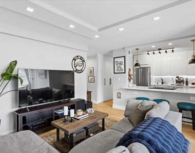 1355 N Sandburg Terrace - Photo Thumbnail 9