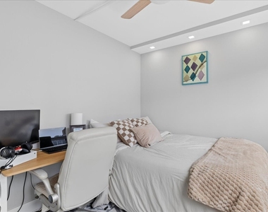 1355 N Sandburg Terrace - Photo Thumbnail 6
