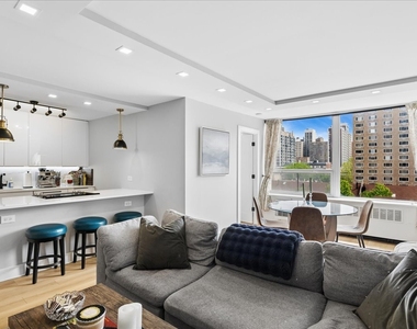 1355 N Sandburg Terrace - Photo Thumbnail 10
