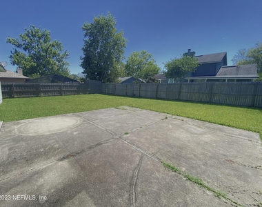 599 Richard Lee Street - Photo Thumbnail 14