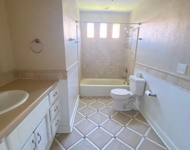 599 Richard Lee Street - Photo Thumbnail 8