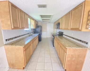 599 Richard Lee Street - Photo Thumbnail 3