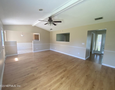 599 Richard Lee Street - Photo Thumbnail 2