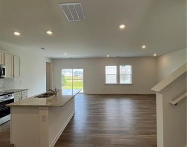 543 Madision Lakeview Drive - Photo Thumbnail 4