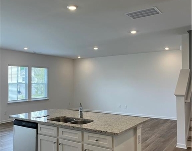 543 Madision Lakeview Drive - Photo Thumbnail 9