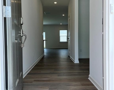 543 Madision Lakeview Drive - Photo Thumbnail 3