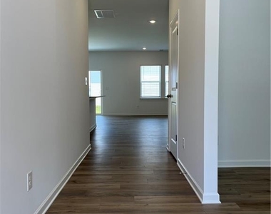 543 Madision Lakeview Drive - Photo Thumbnail 2