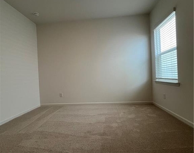 543 Madision Lakeview Drive - Photo Thumbnail 18