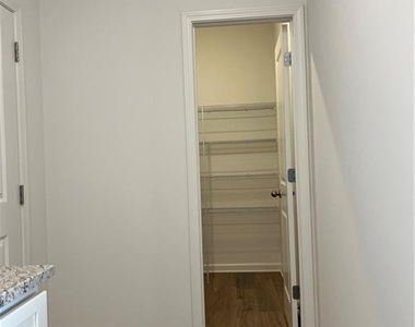 543 Madision Lakeview Drive - Photo Thumbnail 14