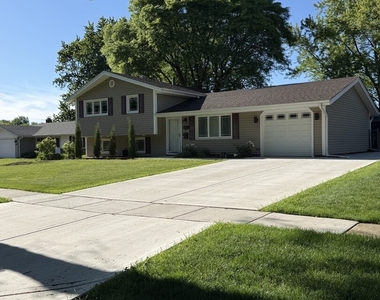 920 Royal Court - Photo Thumbnail 14