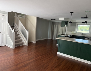 920 Royal Court - Photo Thumbnail 3