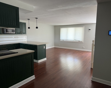 920 Royal Court - Photo Thumbnail 4
