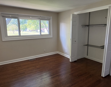 920 Royal Court - Photo Thumbnail 8