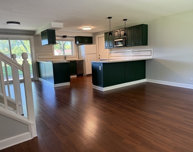 920 Royal Court - Photo Thumbnail 1