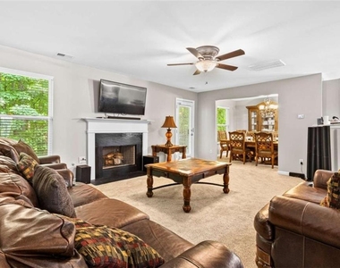 7155 Laurel Creek Drive - Photo Thumbnail 3