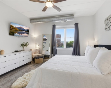 1155 W Madison Street - Photo Thumbnail 10