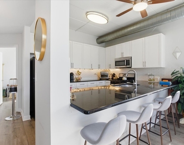 1155 W Madison Street - Photo Thumbnail 1