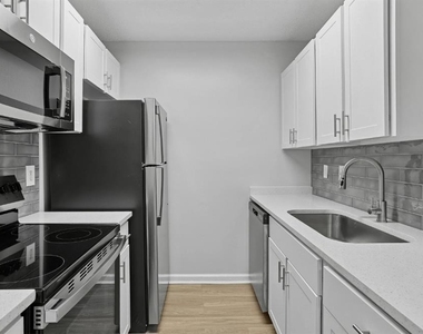 1113 Powers Ferry Place - Photo Thumbnail 2