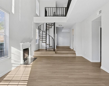 1113 Powers Ferry Place - Photo Thumbnail 11