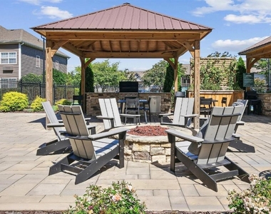 1113 Powers Ferry Place - Photo Thumbnail 38