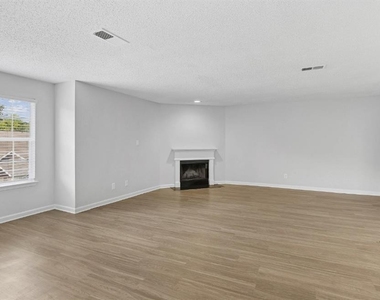 1113 Powers Ferry Place - Photo Thumbnail 8