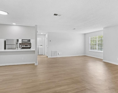 1113 Powers Ferry Place - Photo Thumbnail 5